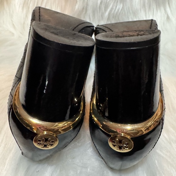 TORY BURCH shoe black quilted pumps gold logo cap toe shoes size 8.5 pump - Picture 7 of 10